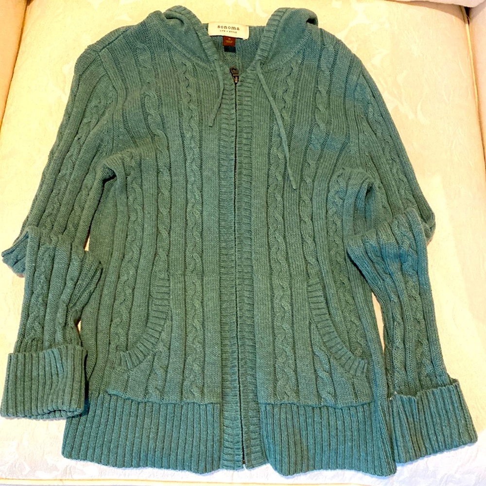 Snuggly hooded zip-up ladies sweater!  Size Medium 100% cotton Machine washable